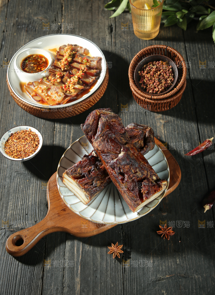 深底上的腊肉