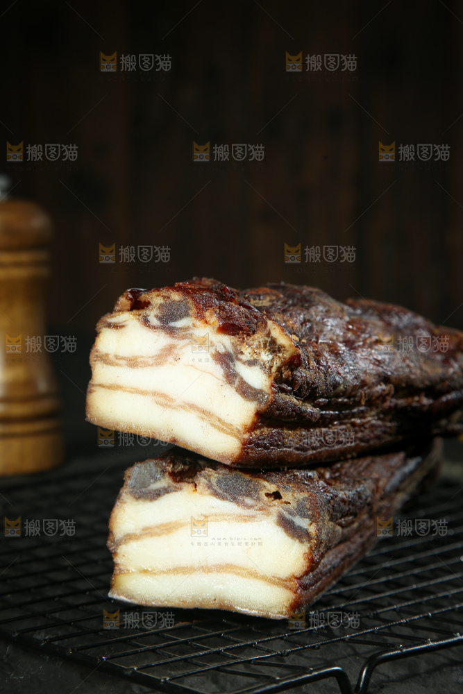 深底上的腊肉