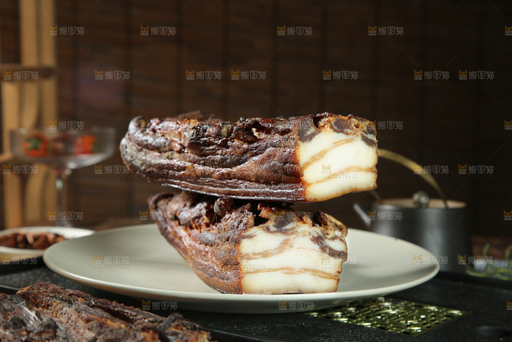 深底上的腊肉