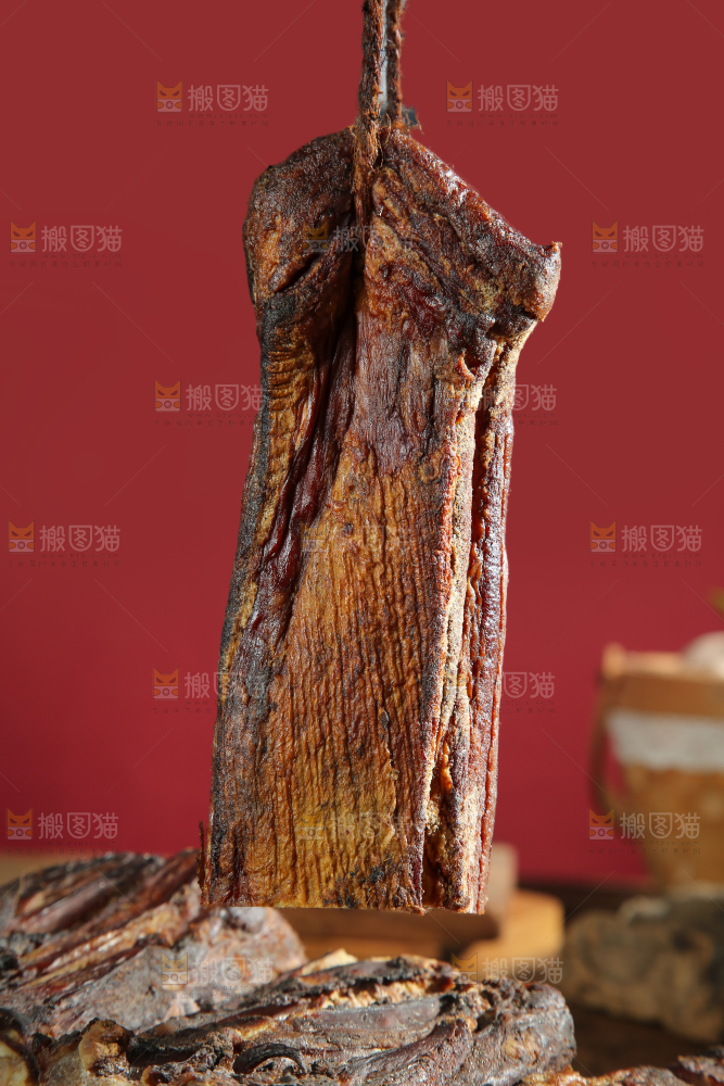 深底上的腊肉