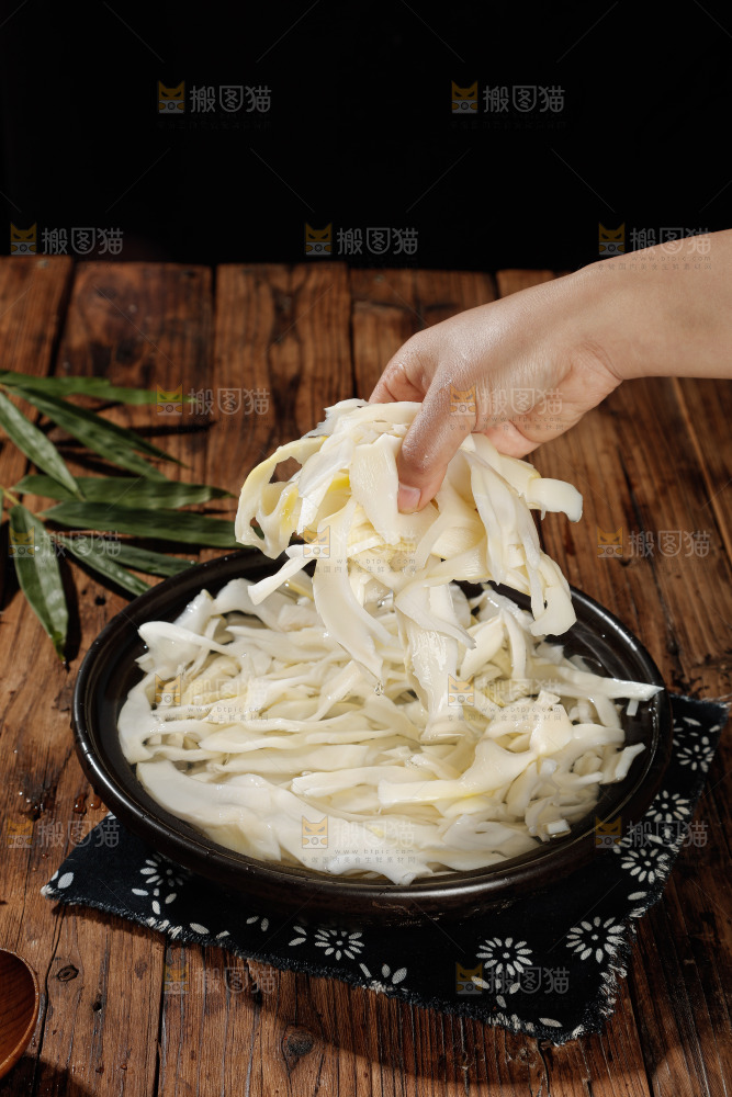 木板上的冬笋