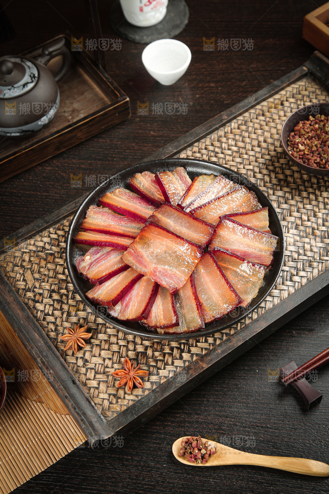 深底上的腊肉