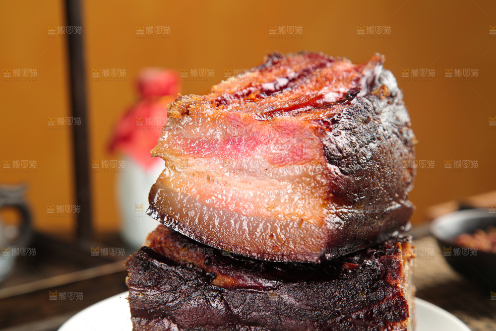 深底上的腊肉