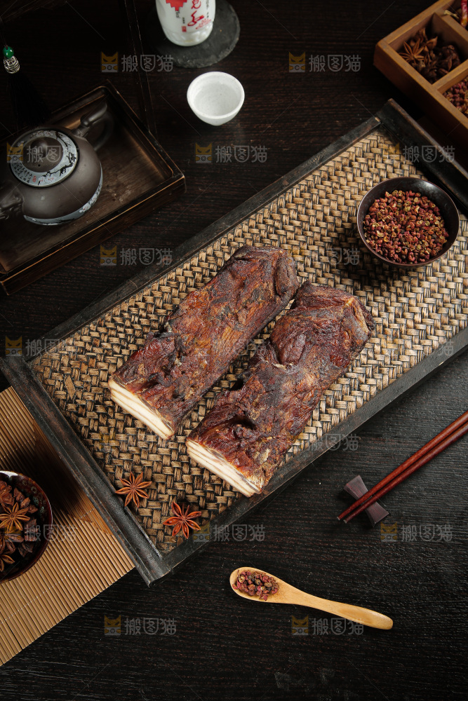 深底上的腊肉