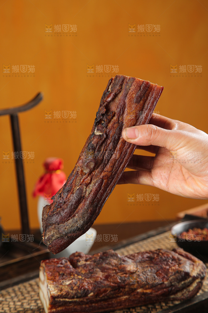 深底上的腊肉