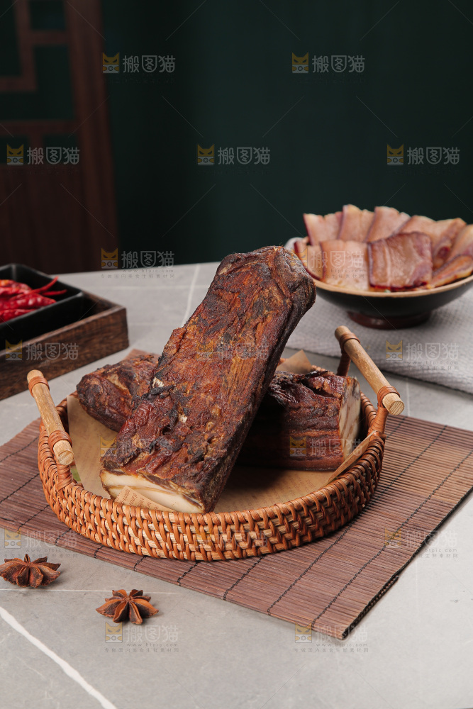 深底上的腊肉