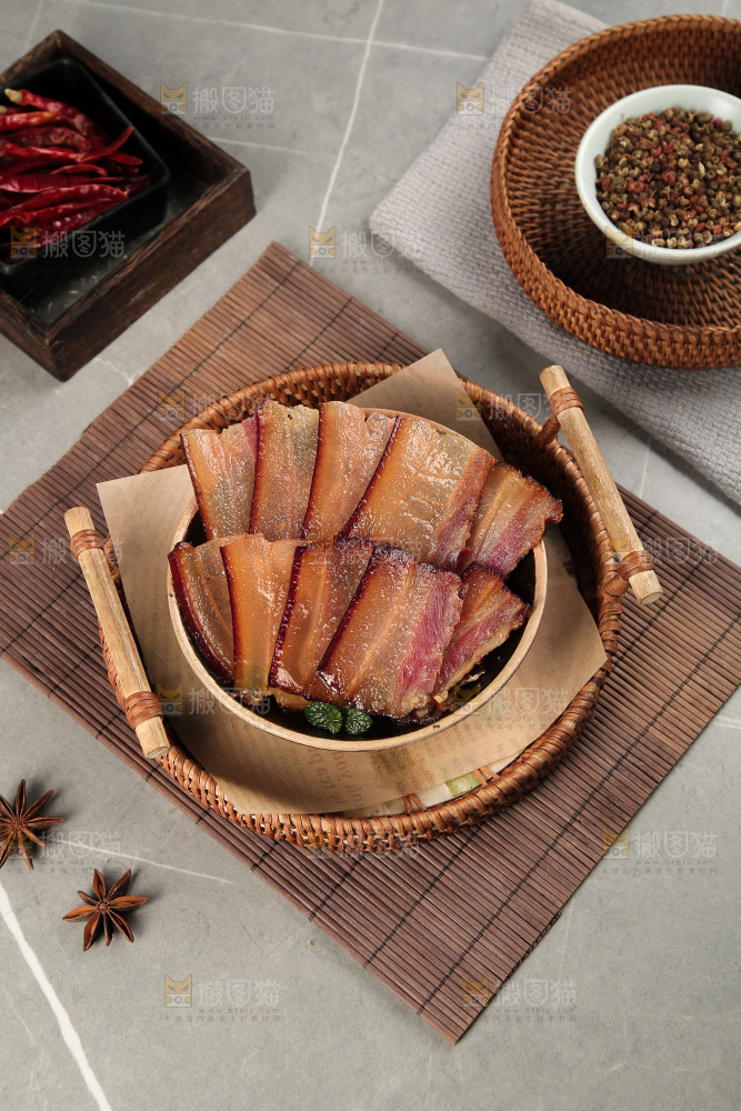 深底上的腊肉