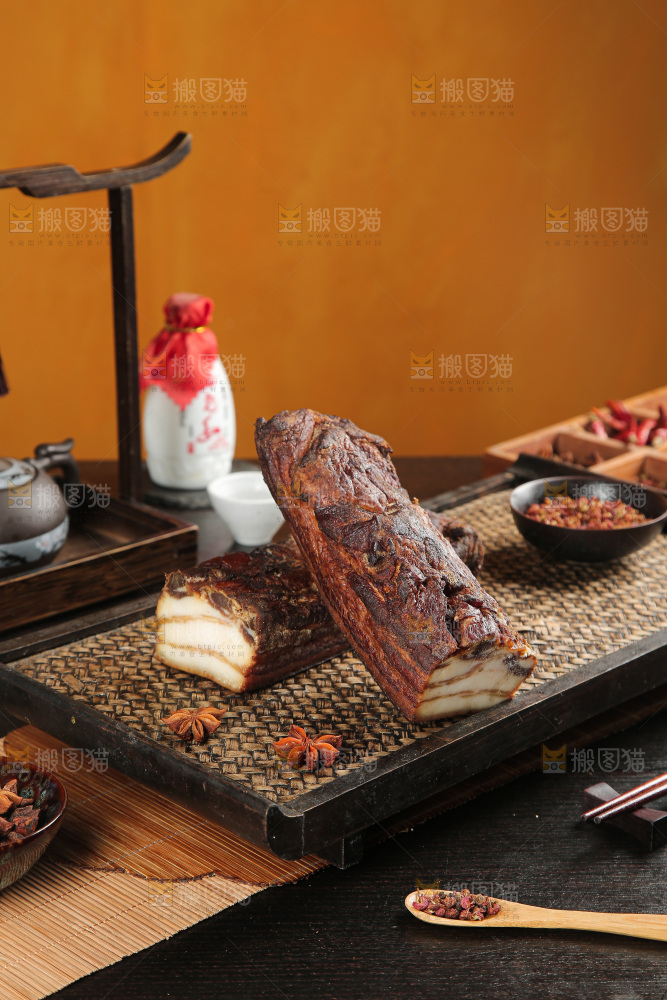 深底上的腊肉