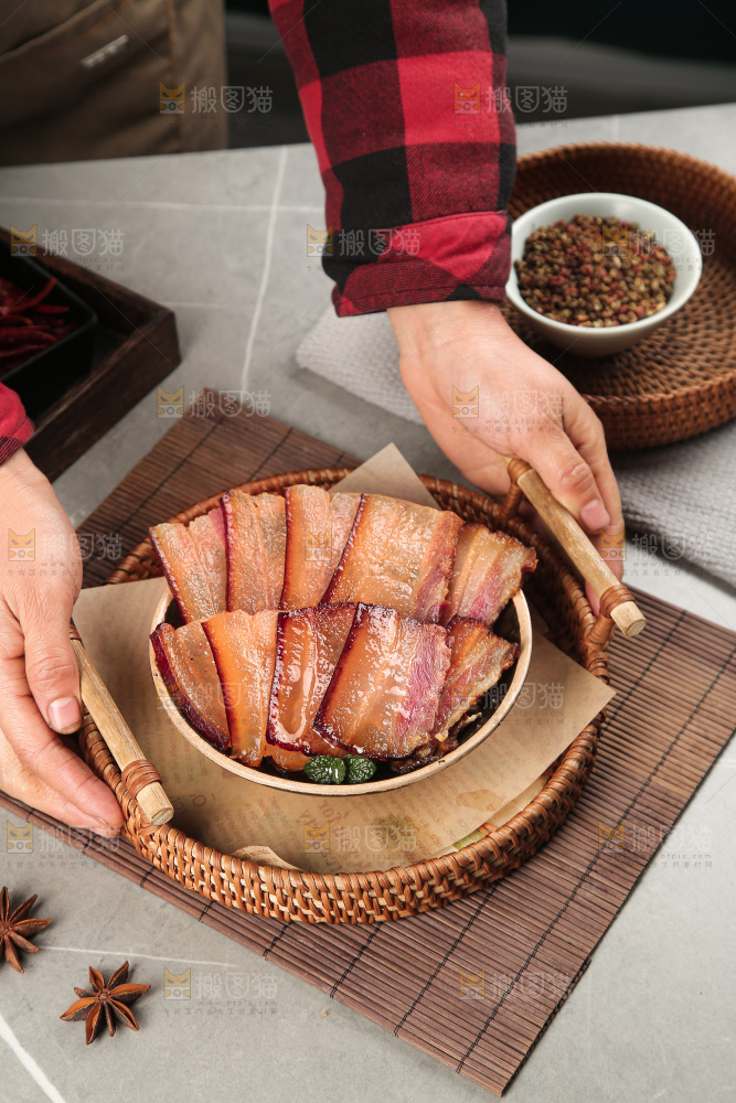 深底上的腊肉