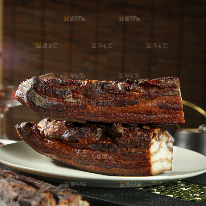 深底上的腊肉