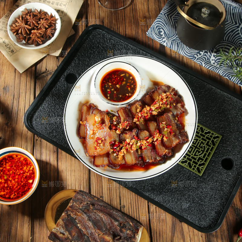 深底上的腊肉