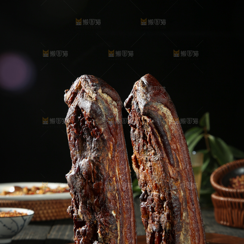 深底上的腊肉