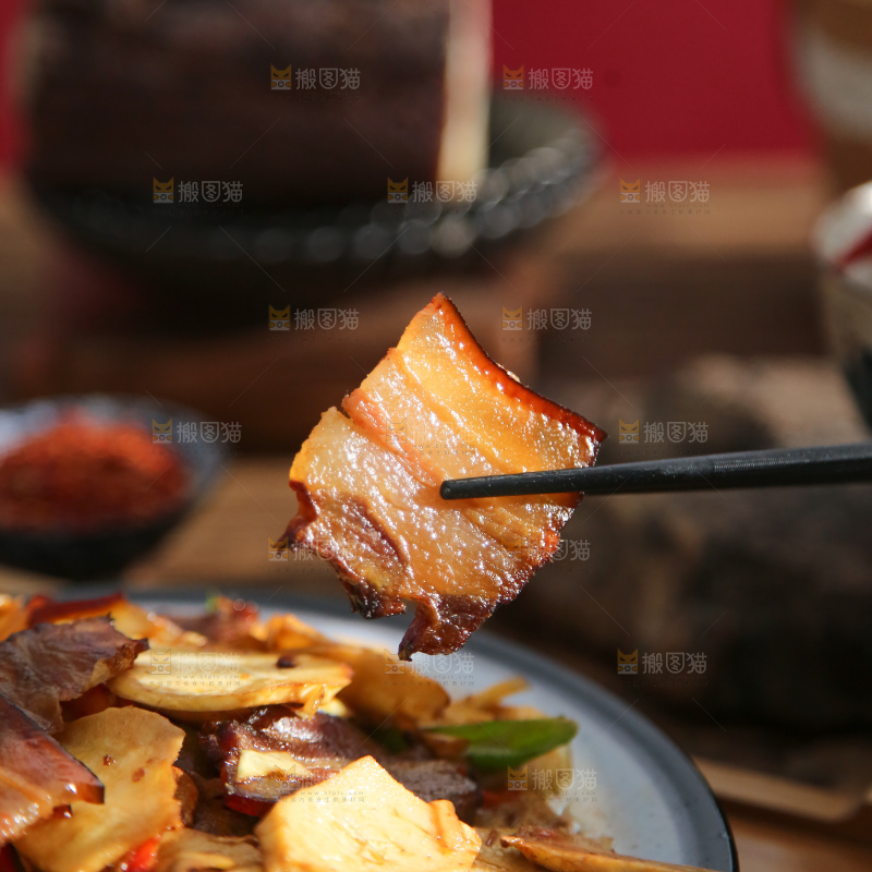 深底上的腊肉
