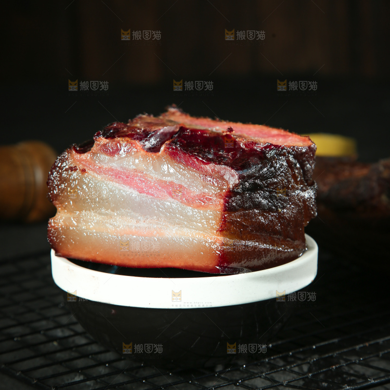 深底上的腊肉