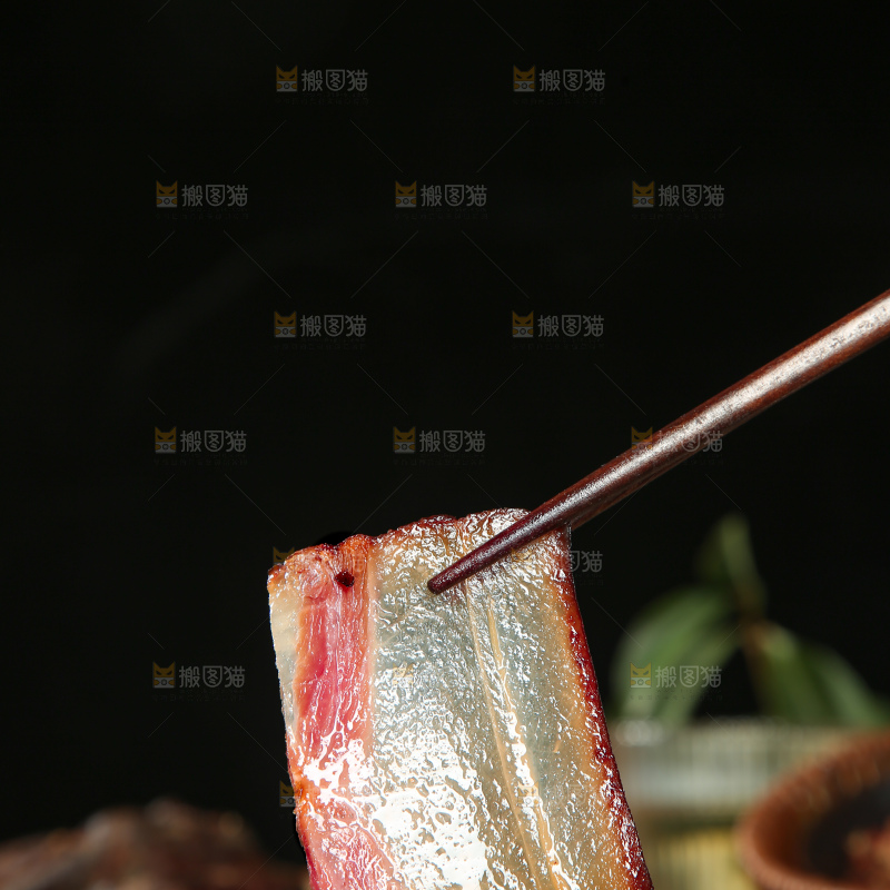 深底上的腊肉