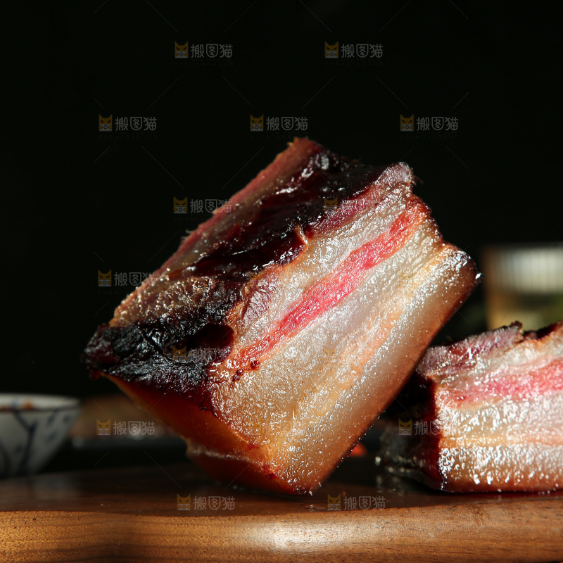 深底上的腊肉
