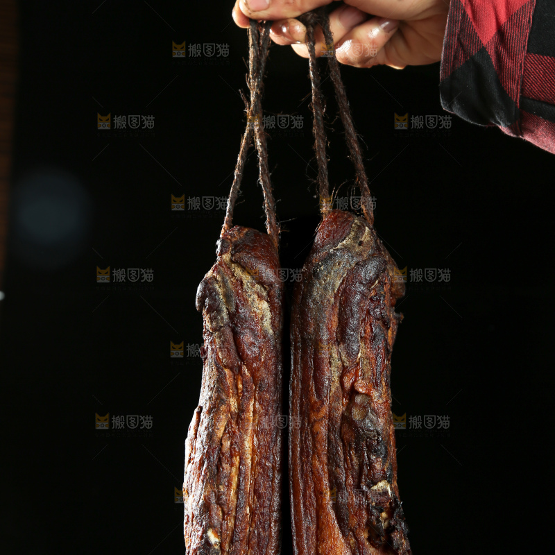 深底上的腊肉