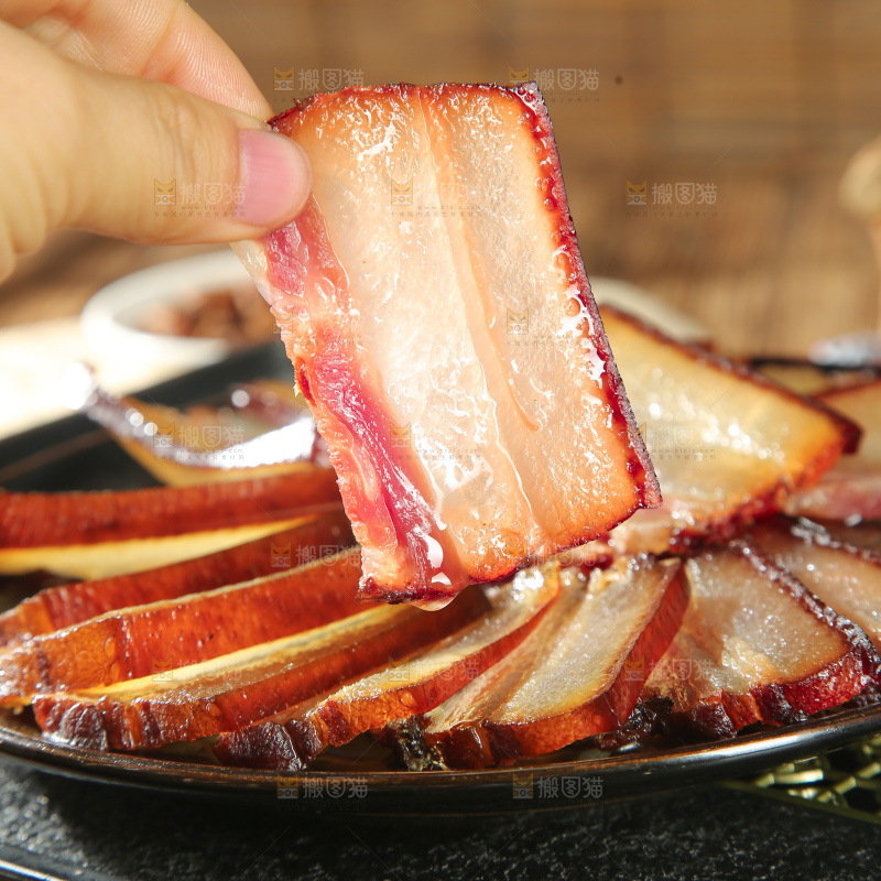深底上的腊肉