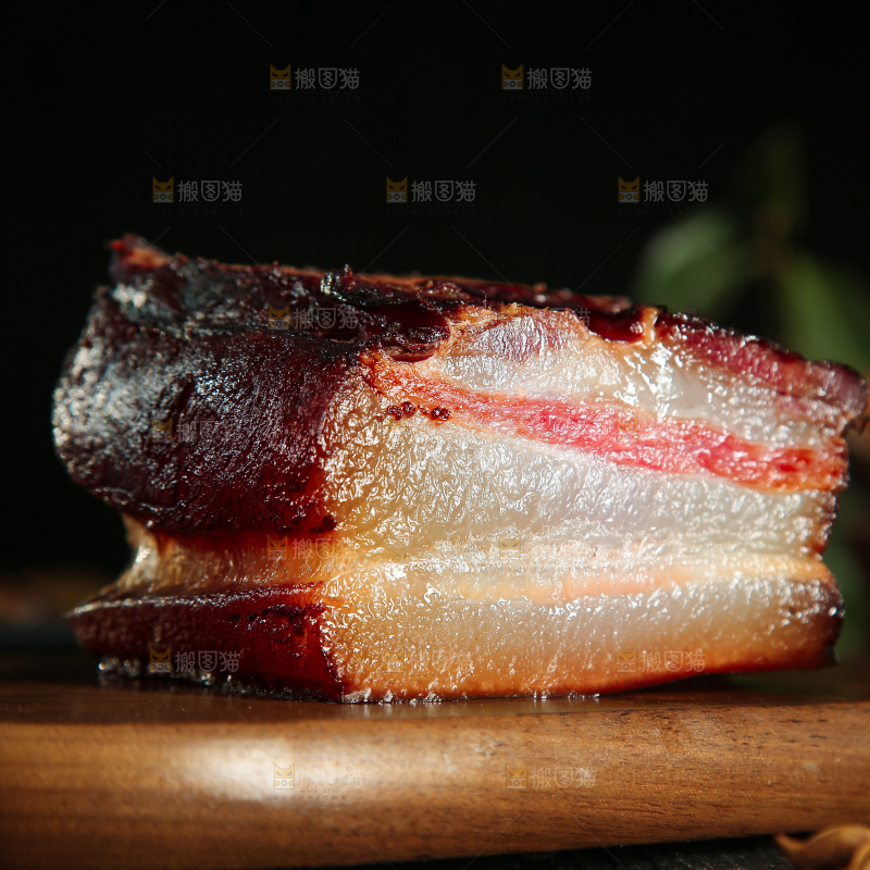 深底上的腊肉