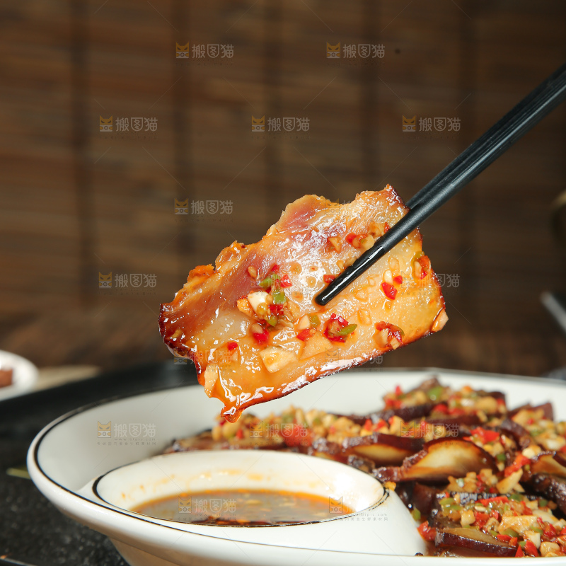 深底上的腊肉