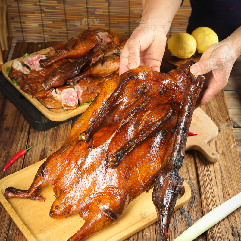 深底上的腊鹅