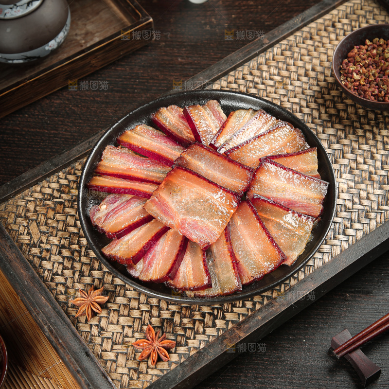 深底上的腊肉