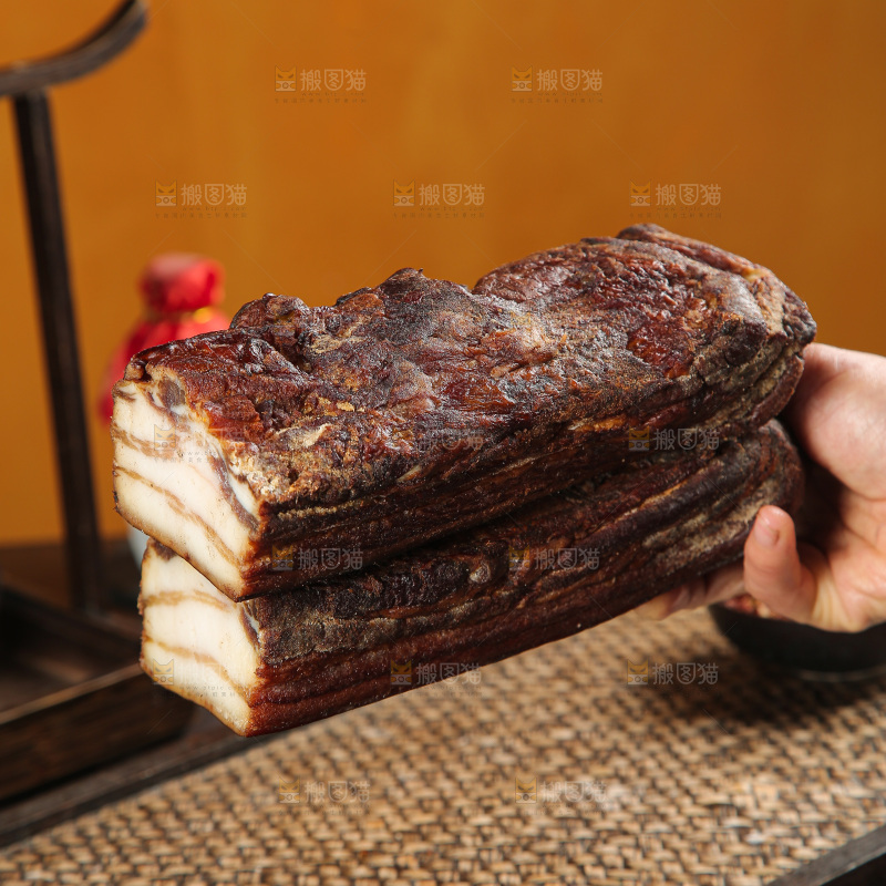 深底上的腊肉