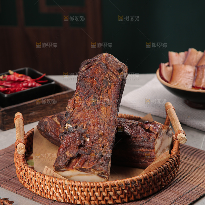 深底上的腊肉