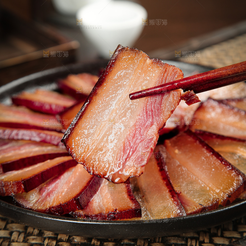 深底上的腊肉