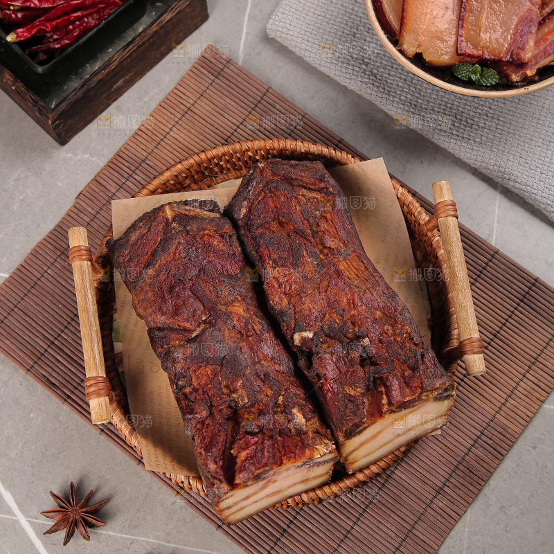 深底上的腊肉