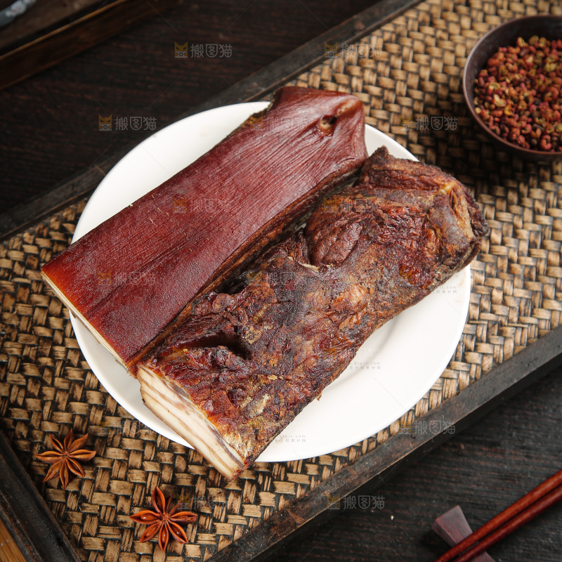 深底上的腊肉