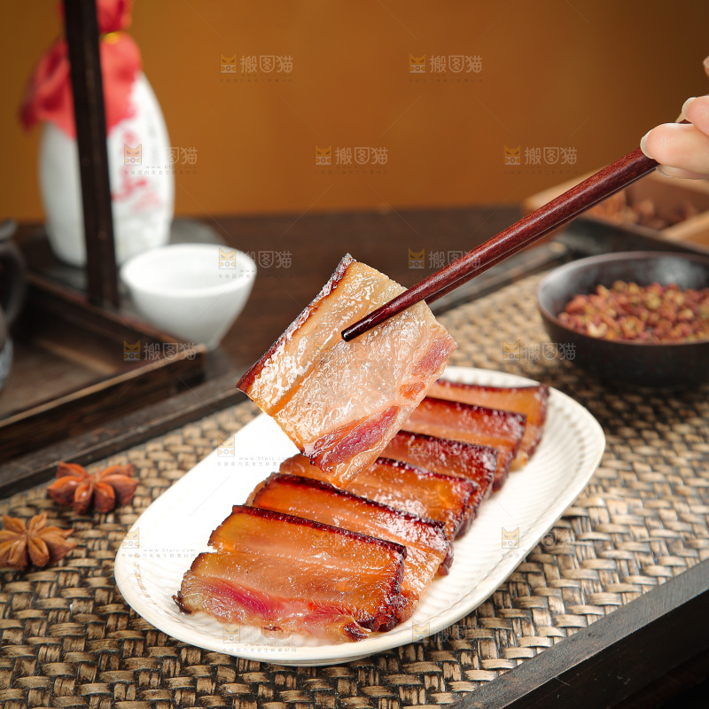 深底上的腊肉