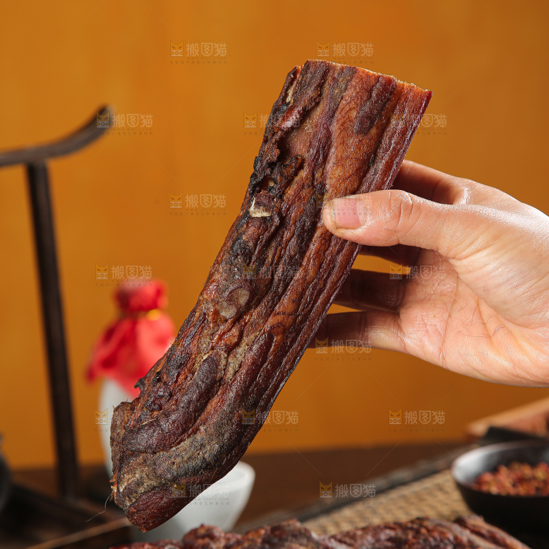 深底上的腊肉