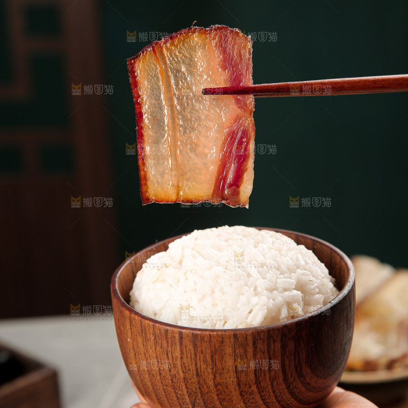 深底上的腊肉
