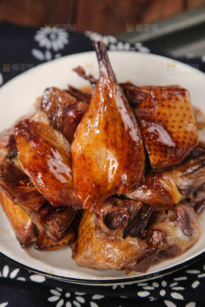 深底上的酱鸭