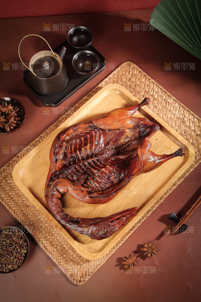 深底上的酱鸭