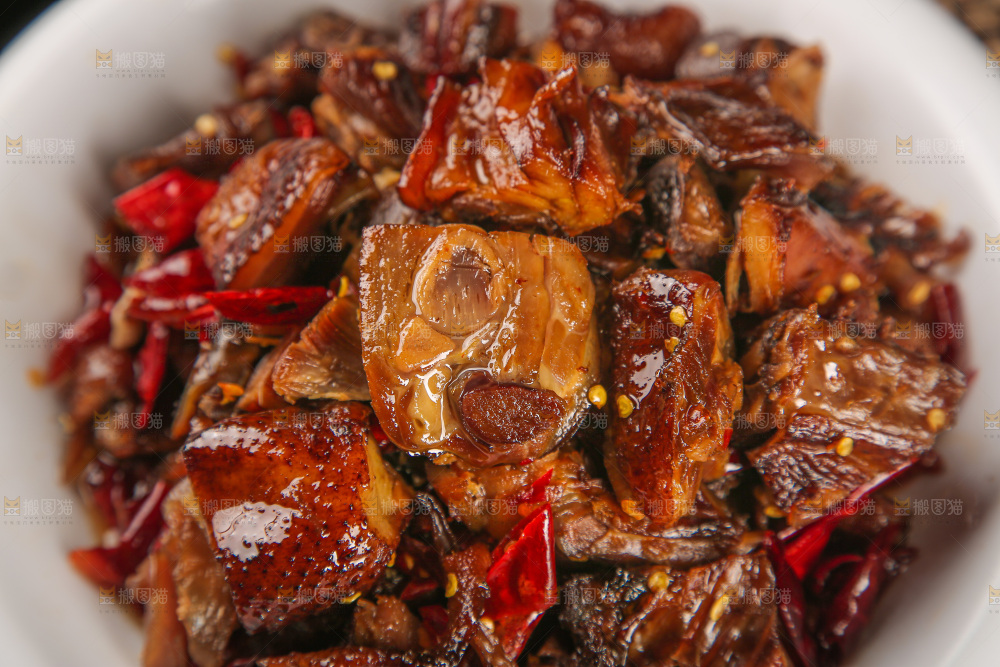 深底上的炒腊鸭