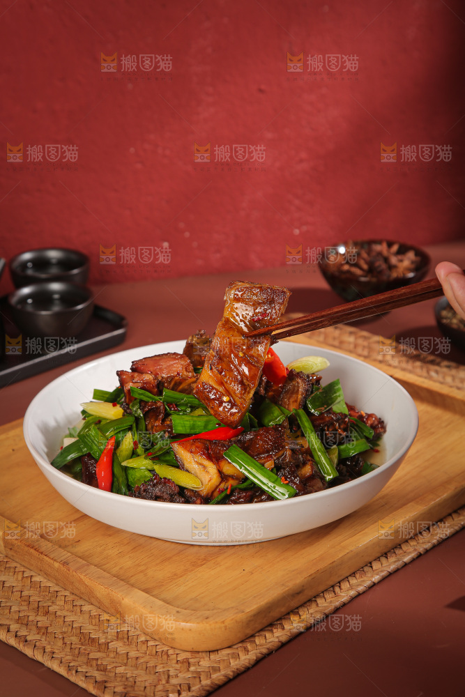深底上的炒腊鸭