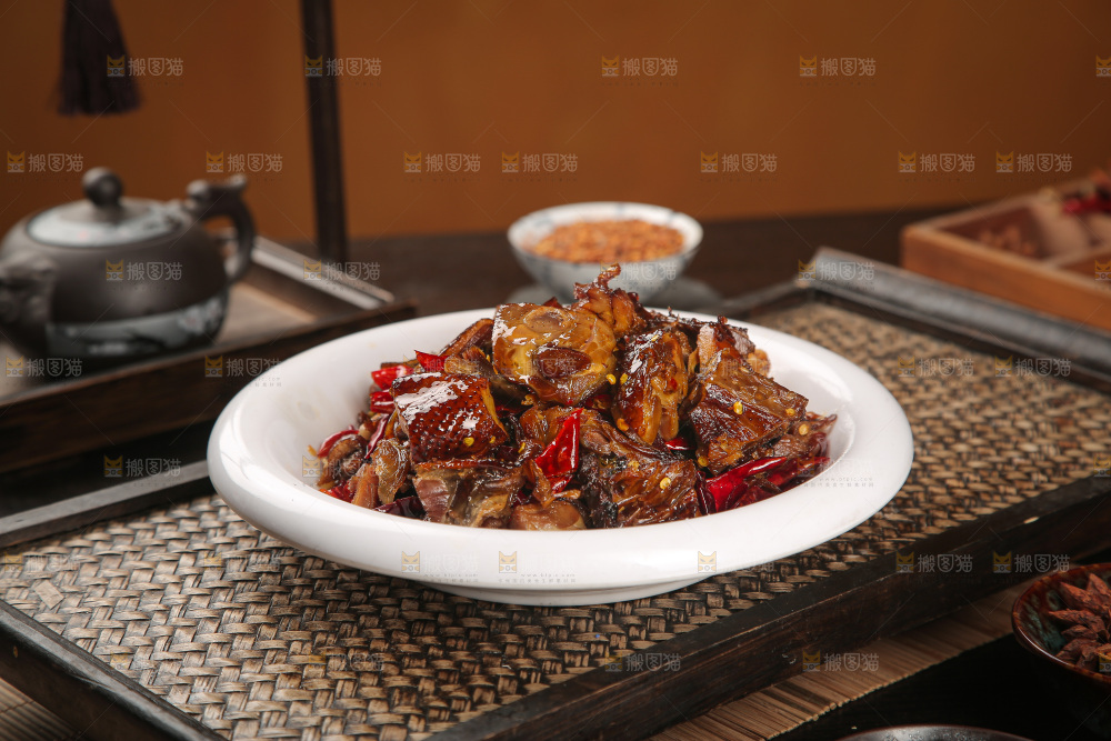 深底上的炒腊鸭