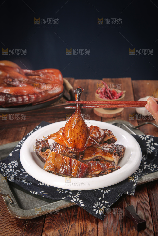 深底上的酱鸭
