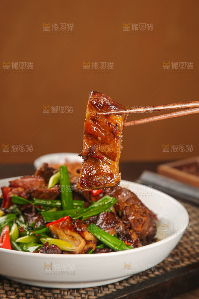 深底上的炒腊鸭