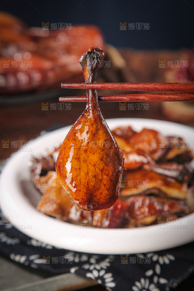 深底上的酱鸭