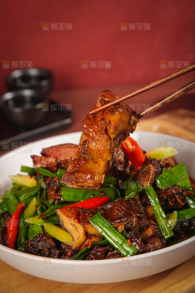 深底上的炒腊鸭