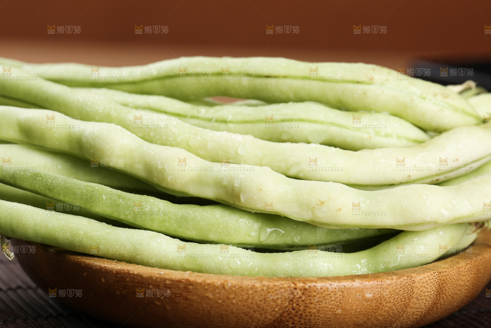 深底上的白芸豆角