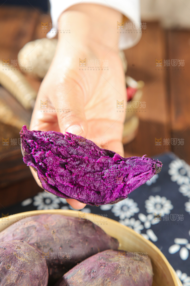 深底上的紫薯
