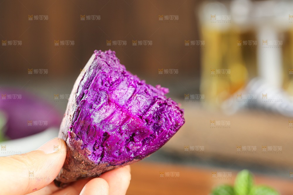 深底上的紫薯