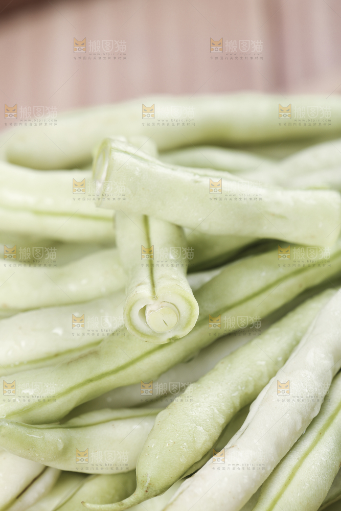 木底上的白芸豆角