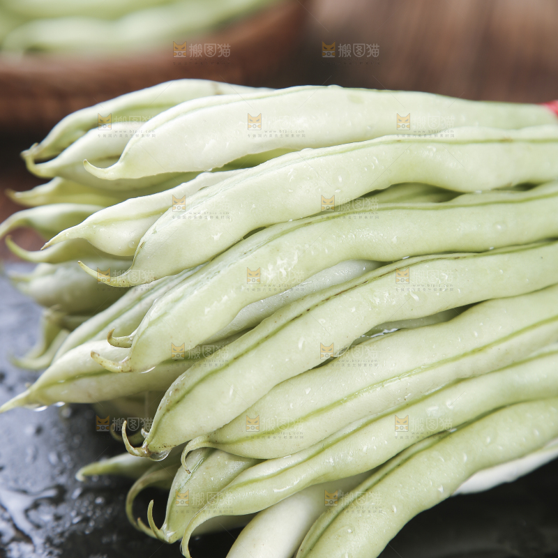 木底上的白芸豆角