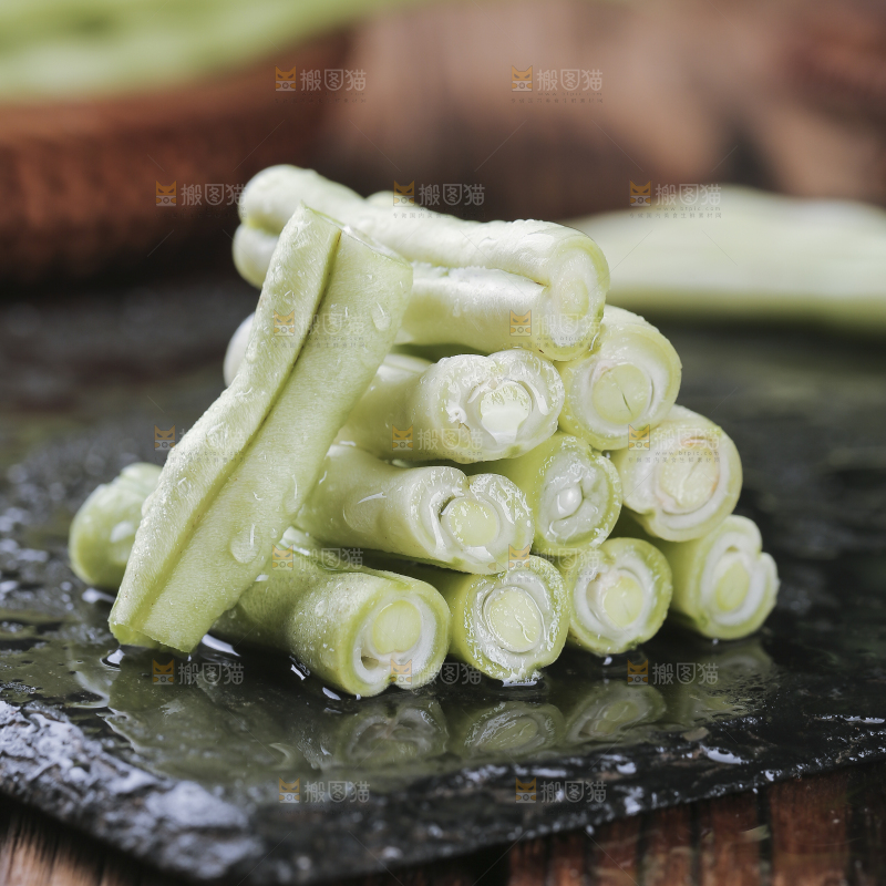 木底上的白芸豆角