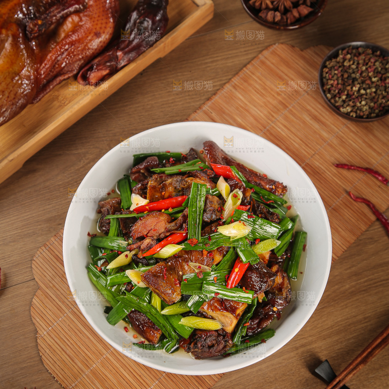 深底上的炒腊鸭